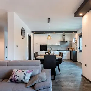 Gabrijela Apartment Muntić